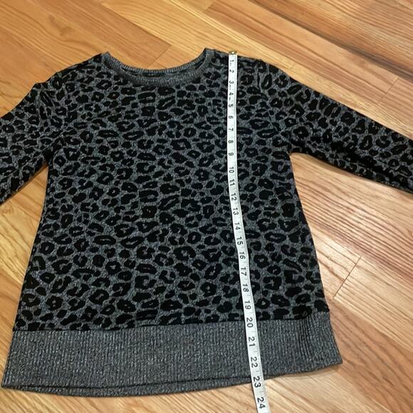 BCBGMAXAZRIA gray and black Animal Print Sweater size small - Picture 4 of 6